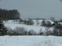Pohled od domu na jižní pastvinu pod sněhem i s částí původního statku